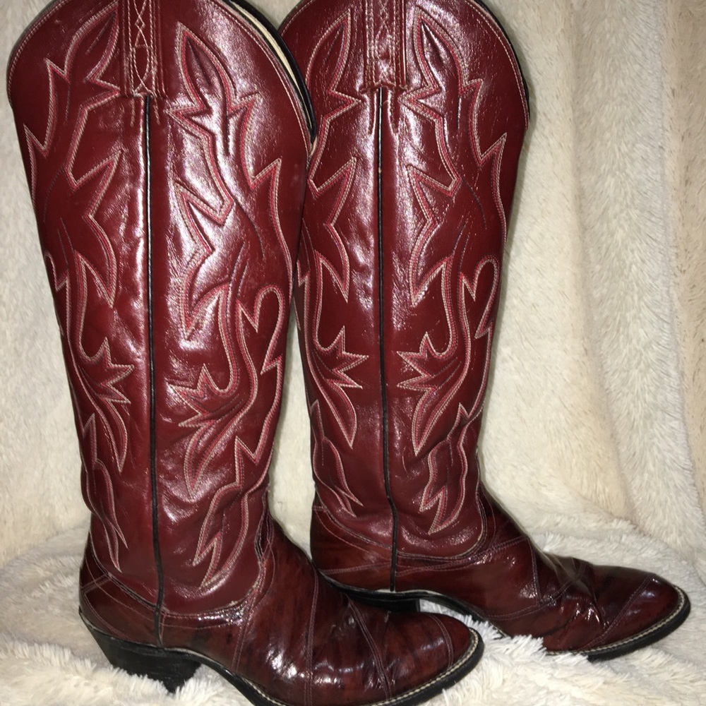 Dan post Burgundy conger  size 6 c